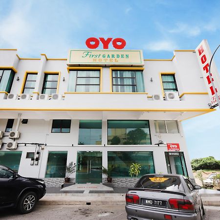 OYO 44043 First Garden Hotel Kuantan Buitenkant foto