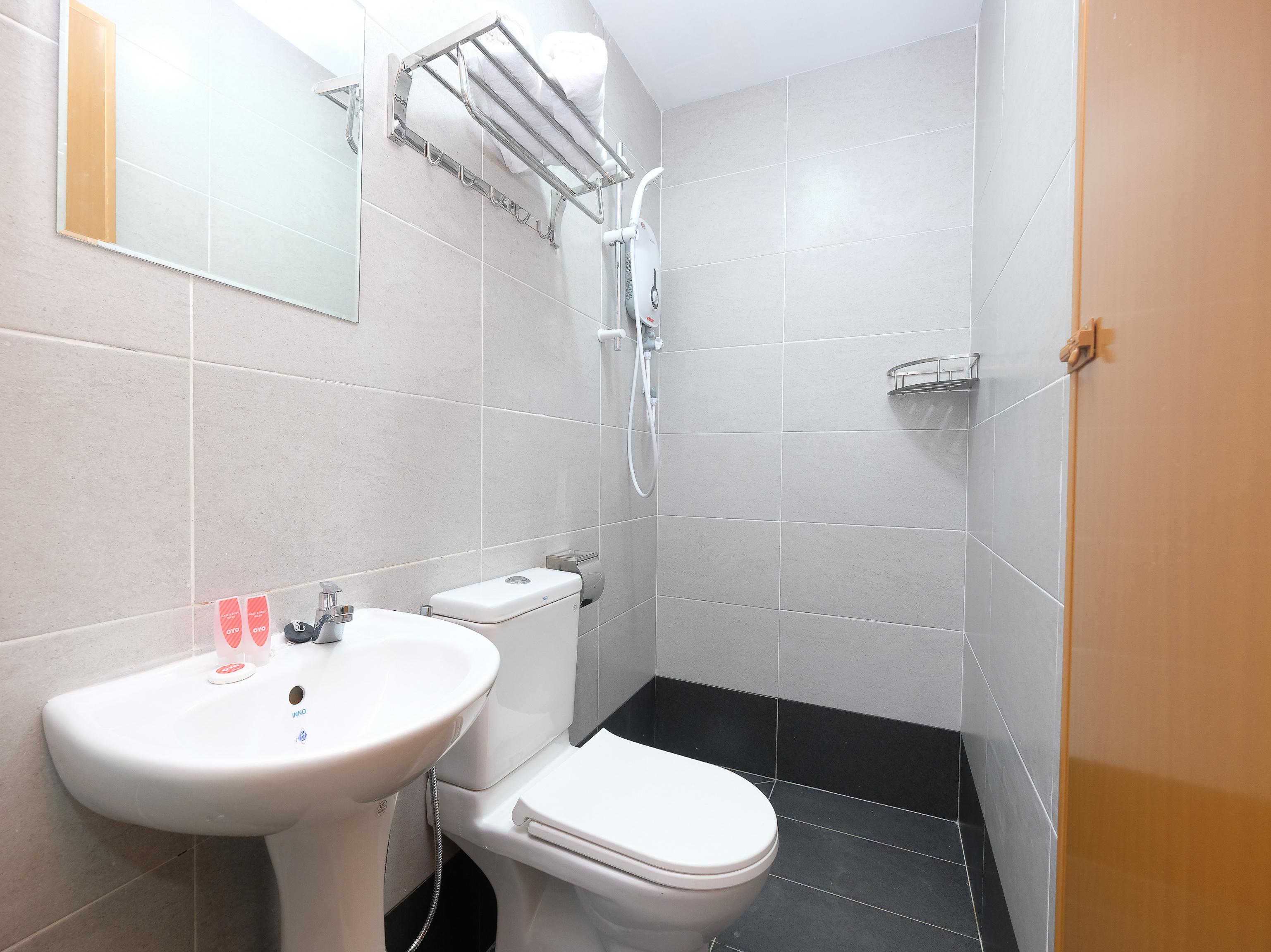 OYO 44043 First Garden Hotel Kuantan Buitenkant foto